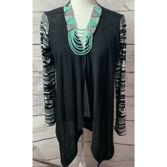 NWOT Flying Tomato Black & White Aztec Cardigan - Picture 1 of 5